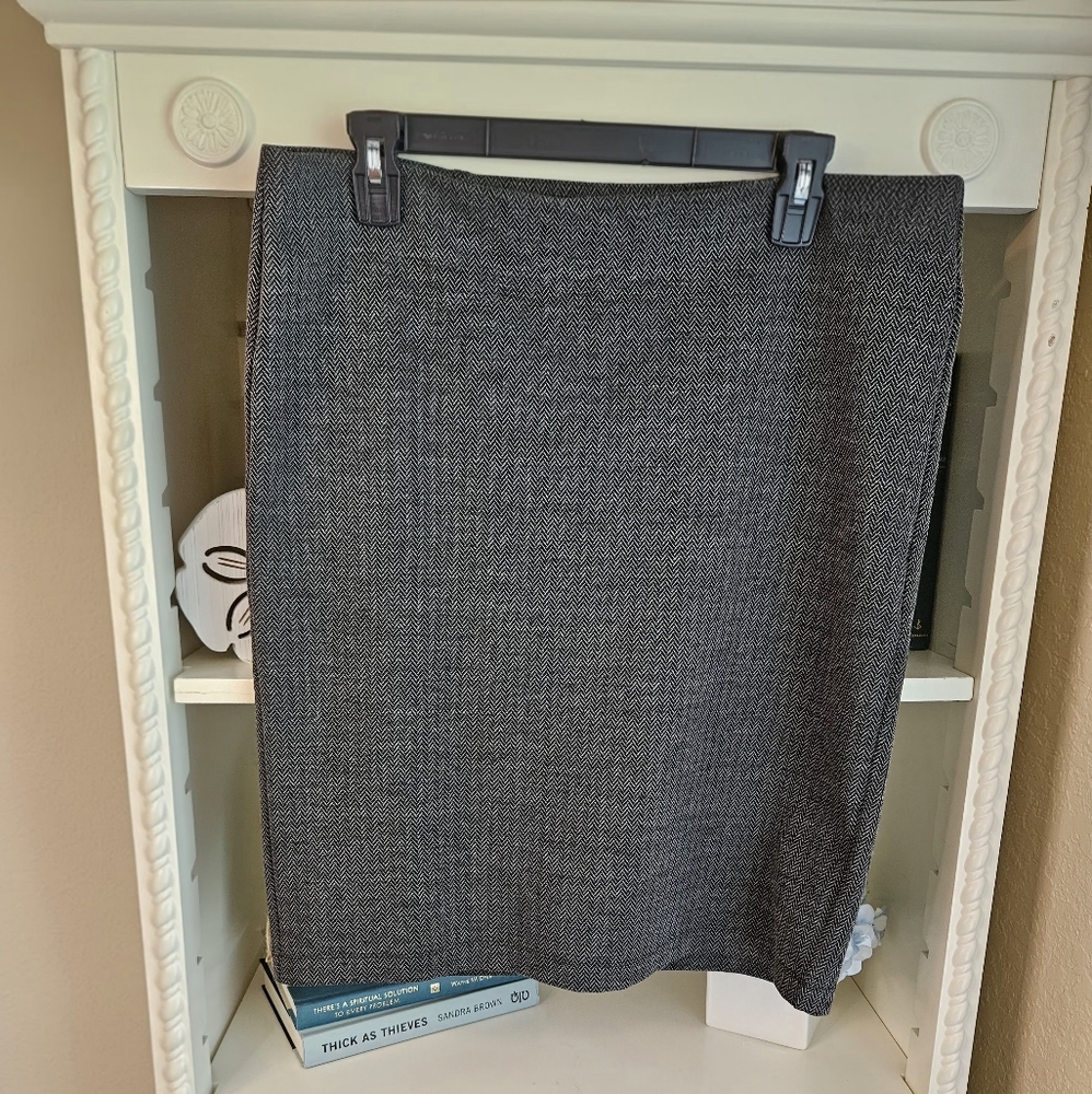 LOFT Gray Knee-Length Herringbone Pull On Pencil Skirt for Work